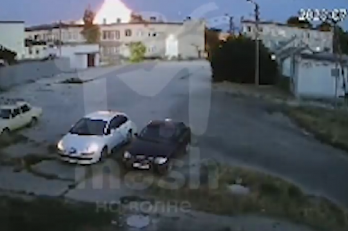 В Сети появились кадры с моментом удара БПЛА по зданию в Крыму