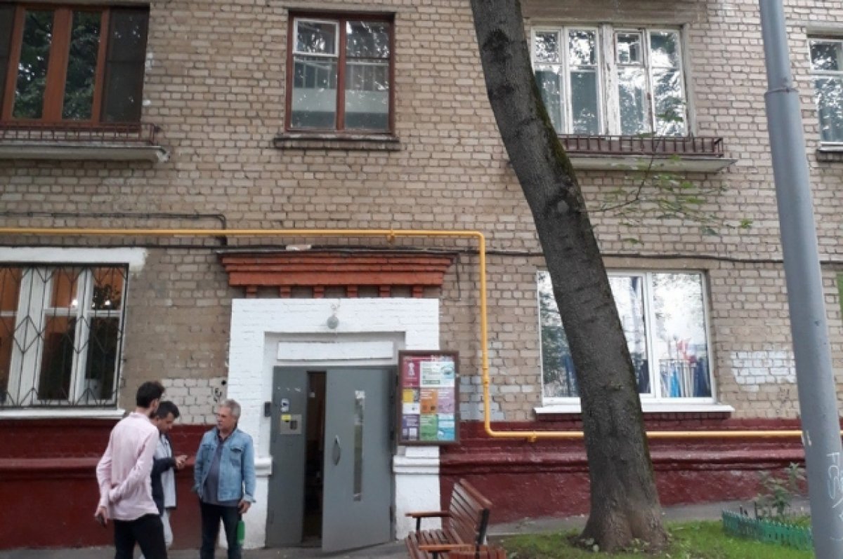 «Жил с пьяницами». Aif.ru узнал о семье парня, убившего друга в Коломенском