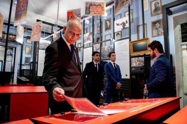 Делегация республики Таджикистан посетила Музей политической истории города. 