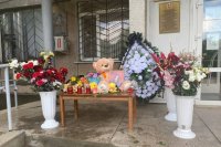 Мемориал в память об убитом беспилотником ребенке в п. Раздольное.