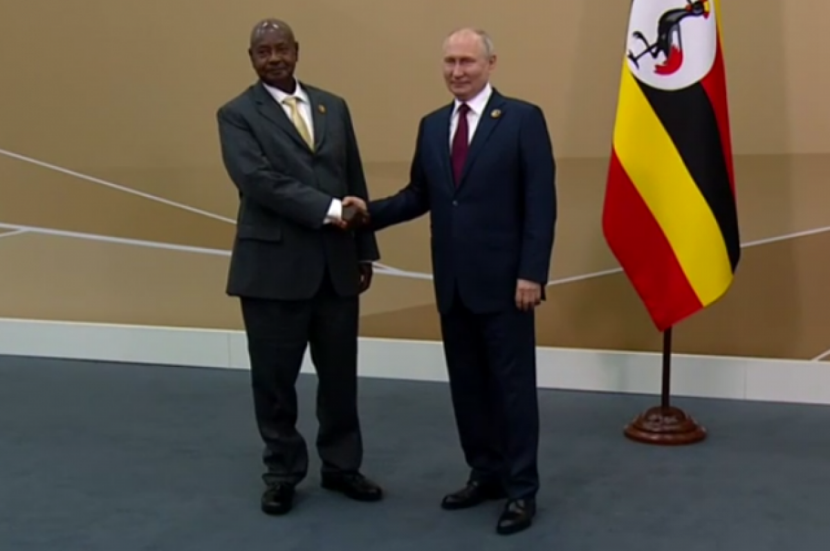 Путин указал на солидарность РФ и Уганды в международных вопросах