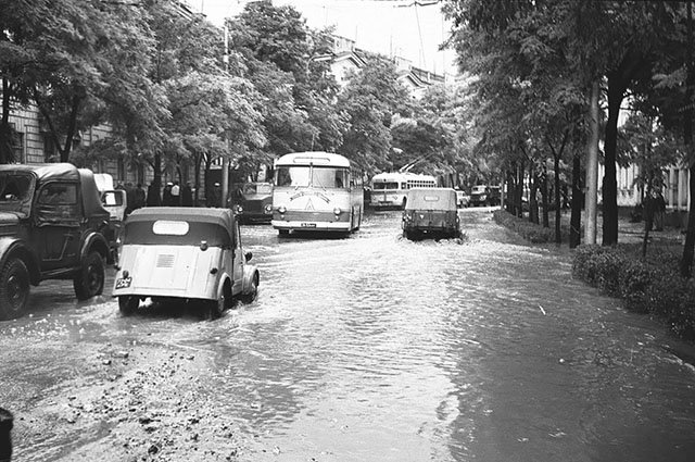 Потоп в Севастополе, 1968 год. Автор: Л.А. Кудельский.