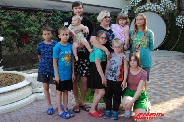 Анастасия со своей большой семьей планирует обосноваться в Ростове.