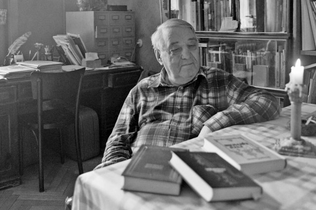 С юных лет Гумилёв хотел быть историком, и уже тогда у него проявился интерес к советской Средней Азии. 