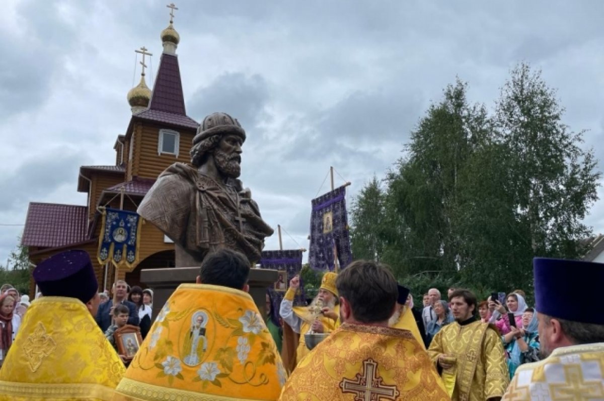 В День Крещения Руси в Брянске освятили памятник князю Владимиру