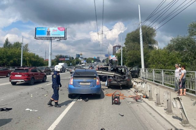 В ГИБДД прокомментировали аварию на улице Ватутина в Новосибирске