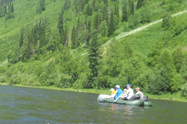 Сплав по реке танып