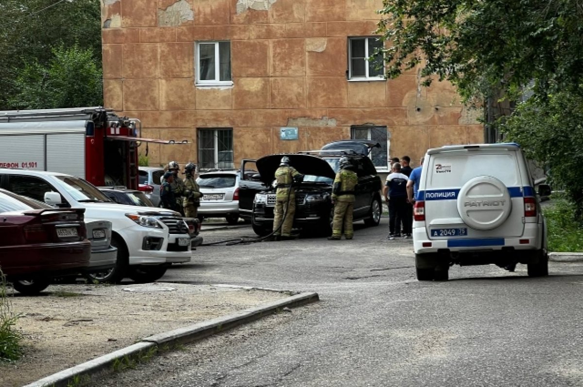 Пожарные приехали во двор дома в центре Читы | АиФ Чита