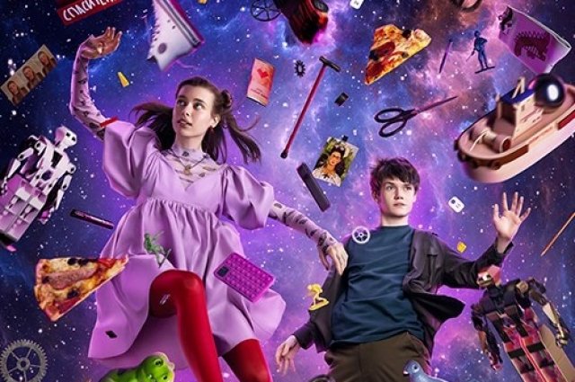 Комедия «Голова-жестянка» (12+) рассказывает о 16-летней Жене, которая меняется, попав в кружок робототехники.