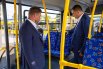 Вадим Шкабарня и Дмитрий Симков осмотрели салоны автобусов.