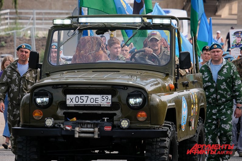 День воздушно-десантных войск в Перми.