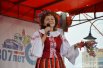Белорусы, узбеки, татары и даже корейцы и финны делились частичкой народного фольклора с разношёрстной толпой.