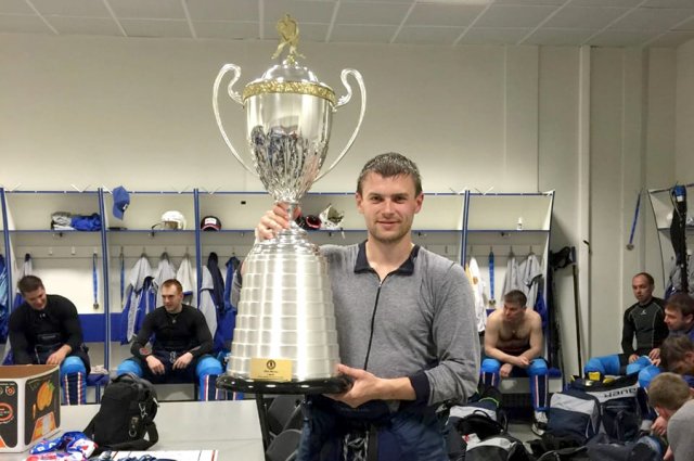 Вместе с нижегородским «Монолитом» Евгений Ротанов (на фото)стал победителем Ночной хоккейной лиги.