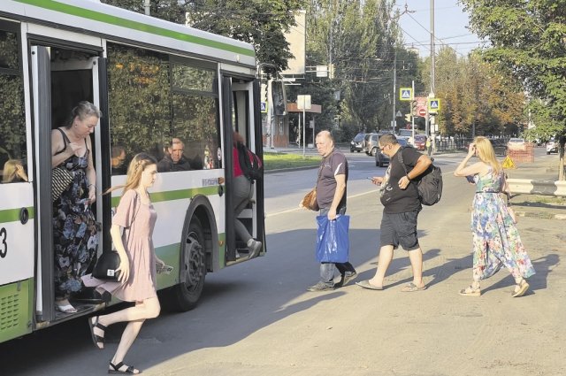 Пока реформа не привела к решению проблемы общественного транспорта, автобусов на линиях по-прежнему не хватает.