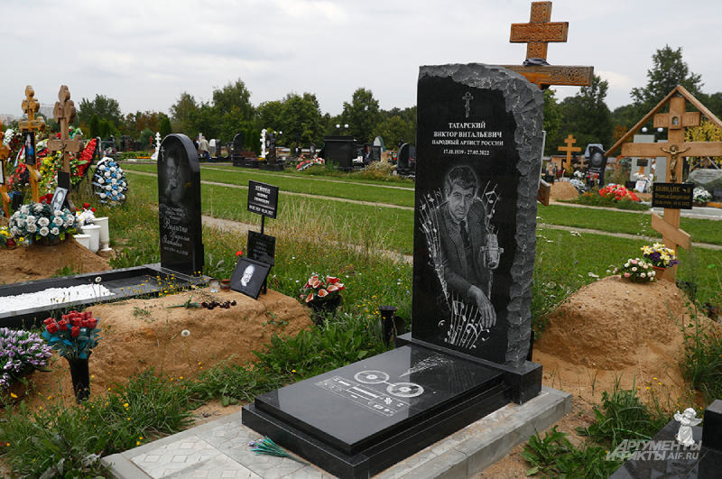 Памятники на Троекуровском кладбище