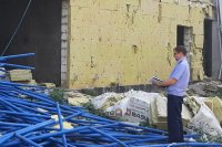 В Соль-Илецке рабочий пострадал при обрушении строительных лесов.