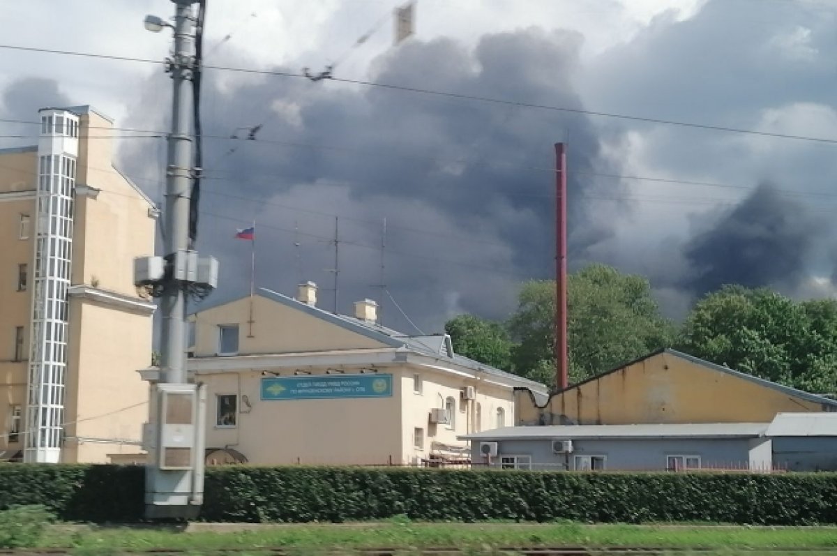 В Новом Порту чуть не сгорел жилой дом, пока хозяева были в отпуске | АиФ  Ямал