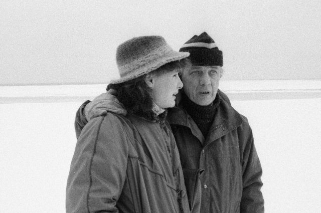 Раймонд Паулс с женой Светланой на прогулке в пригороде Риги, 1985 г.