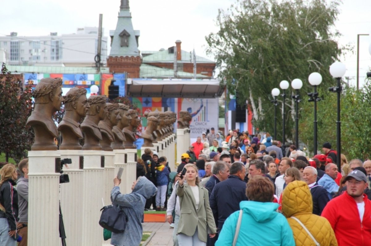 В Омске торжественно открыли уникальную Аллею олимпийских чемпионов | АиФ  Омск