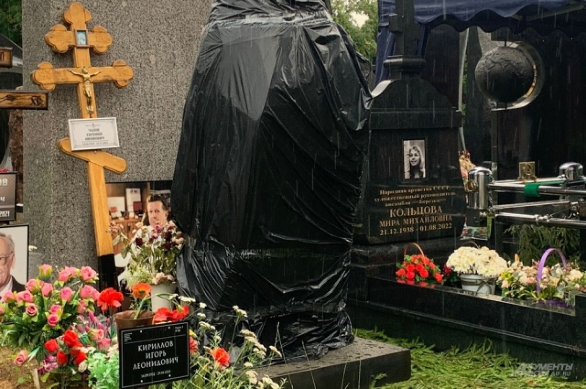 Народную артистку СССР Васильеву похоронили на Новодевичьем кладбище