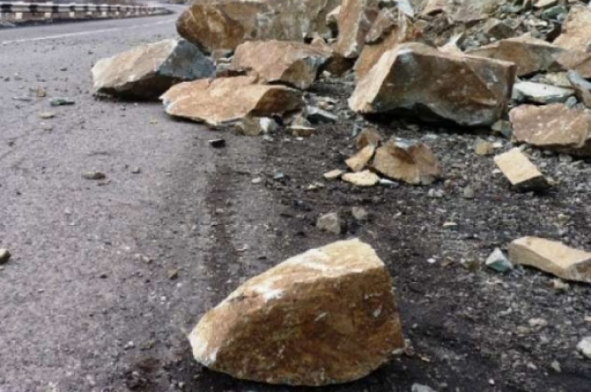 Минздрав РФ: 7 туристов пострадали от камнепада в Кабарде