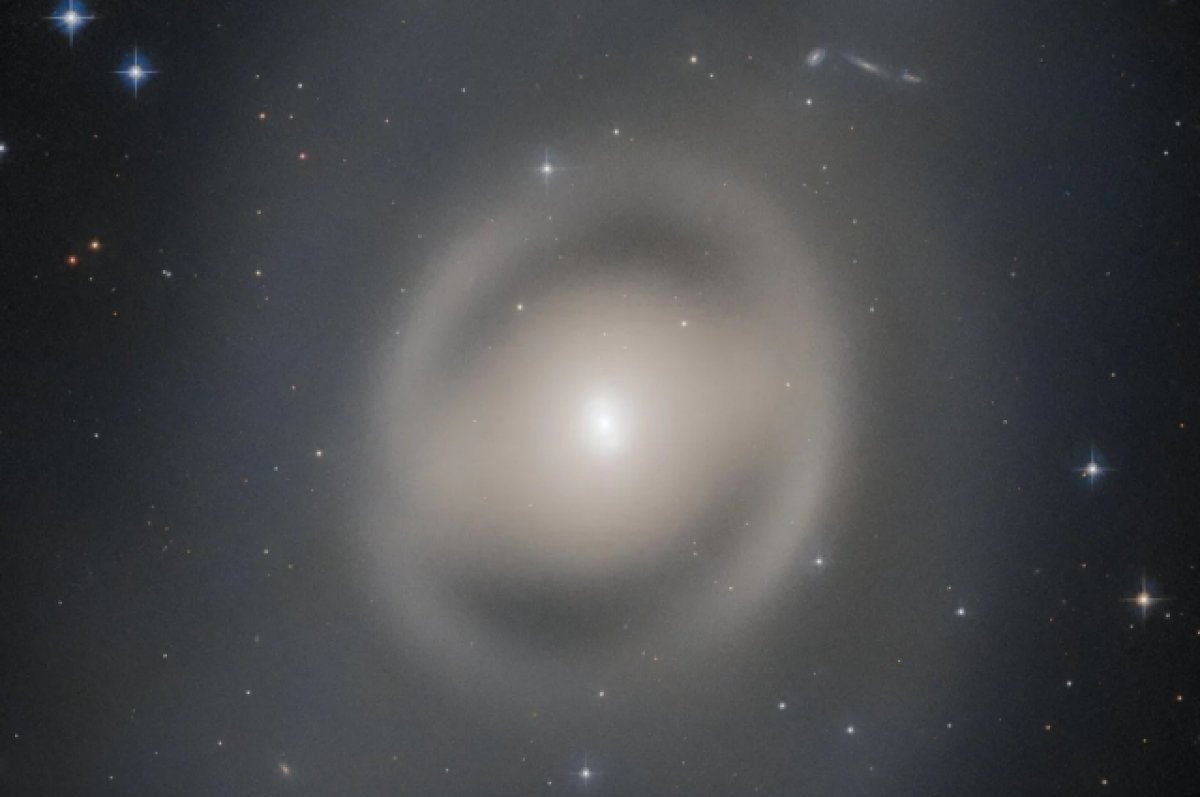 Телескоп Hubble сделал снимок галактики-призрака