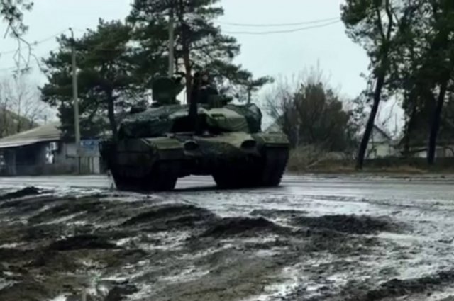 Танк ВС РФ продолжил вести огонь после прямого попадания из гранатомета0