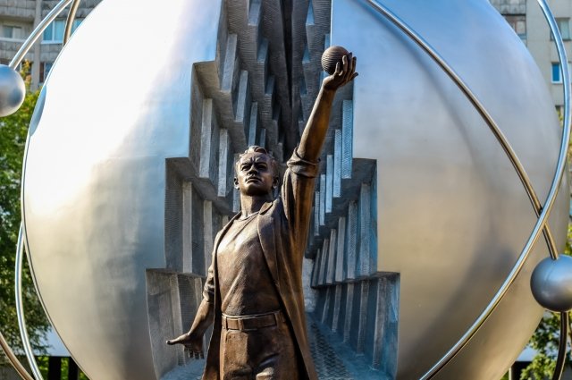 Первый в мире памятник первопроходцам атомной энергетики в Обнинске открыли в 2016 году.