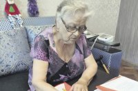 Анна Кизеева из Новочеркасска внимательно изучает все квитанции