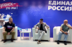 Александр Малькевич, Евгений Мурылёв и Илья Малахов на панельной дискуссии в Луганске.