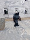 Металлическая скульптура монаха работы Владимира Овчинникова.