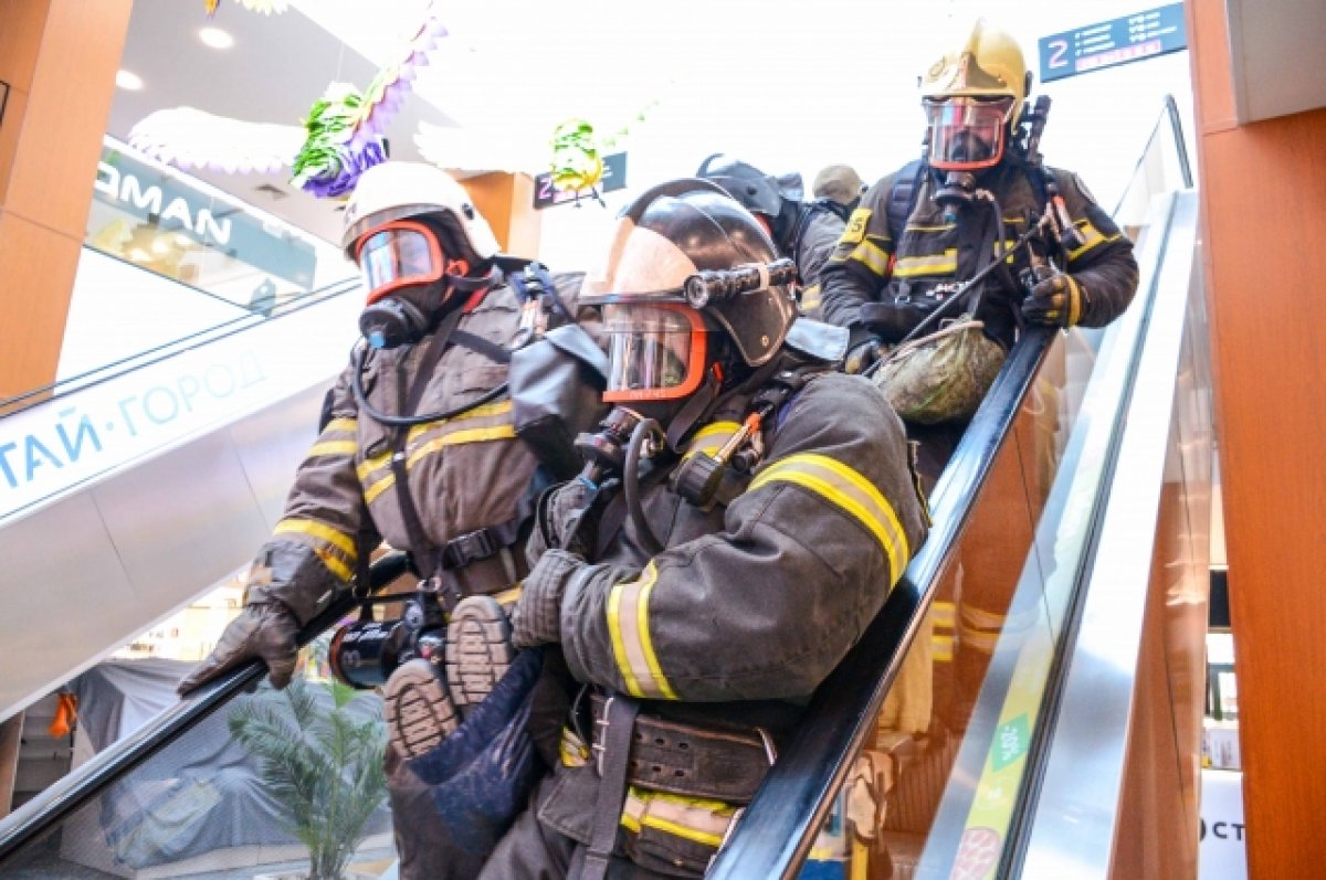 Недельная эвакуация. Пожарные учения. Учения пожарных город Краснодар. Зарплата пожарного в Туле.