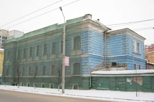В Красноярске начался процесс реставрации исторического здания Государственного банка на Карла Маркса.