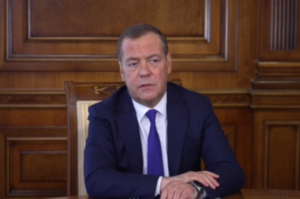 Медведев рассказал анекдот о независимости Финляндии и Ленине
