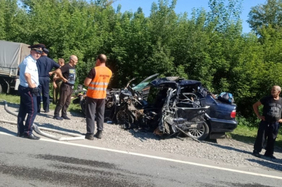 На Чуйском тракте водитель BMW въехал в бензовоз и разбился насмерть