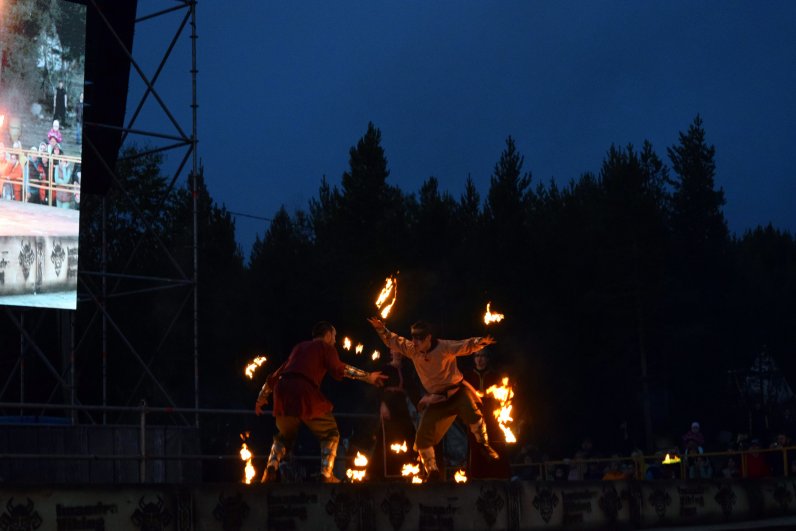 Первый день фестиваля завершился феерическим огненным шоу.