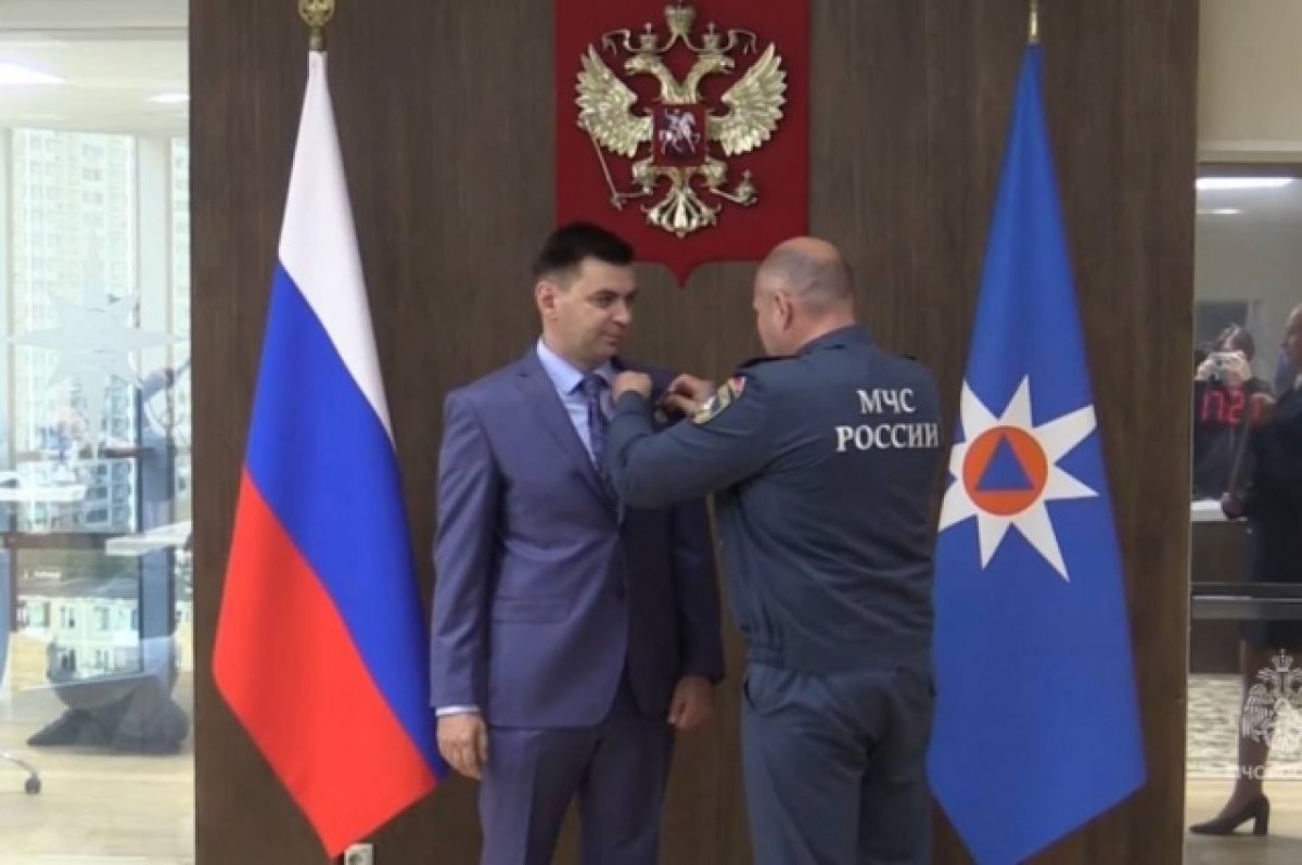Куренков наградил главу Росздравнадзора Москвы за спасение стюардессы