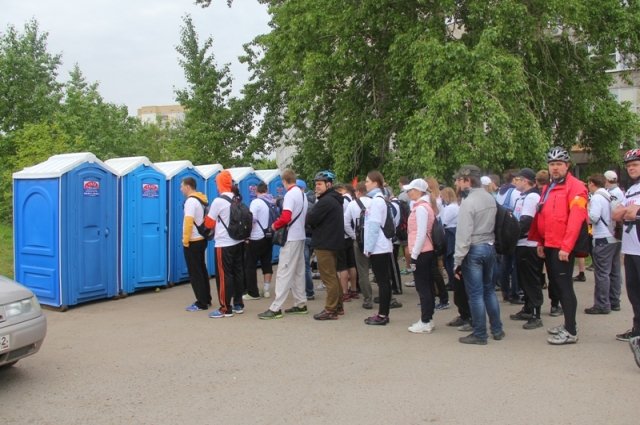 Очереди в общественные туалеты давно стали привычным явлением для гостей и жителей города.