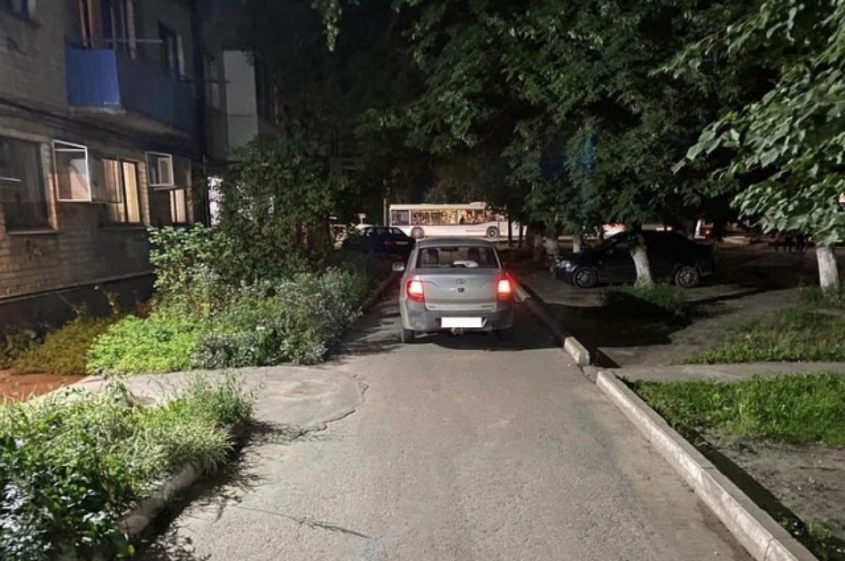 В Брянске 39-летняя автомобилистка сбила во дворе дома 75-летнюю женщину
