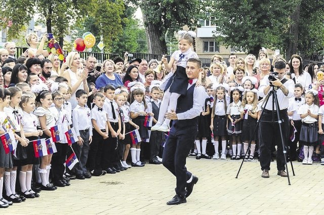 Первоклассники готовятся начать новую жизнь с чистого листа.