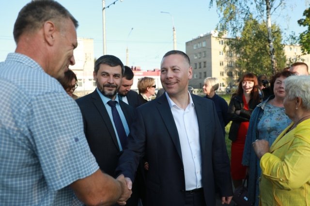 Вопросы благоустройства муниципальных образований губернатор Михаил Евраев часто решает, выезжая на место и встречаясь с жителями.