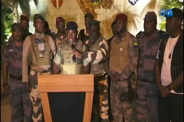Военные Габона объявили о переходе власти в их руки