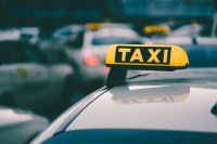 Владельцам такси на Дону придётся перекрашивать свои авто в белый или жёлтый цвет.