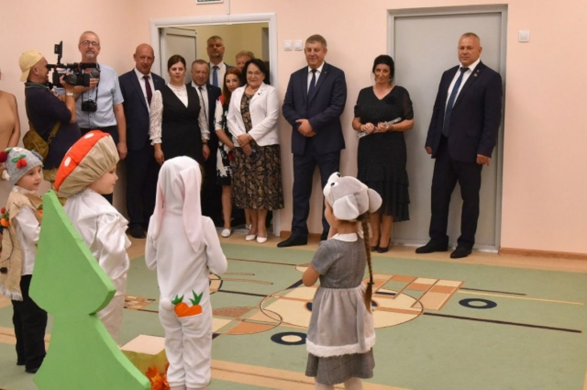 Александр Богомаз открыл обновленный детский сад в брянской Жуковке