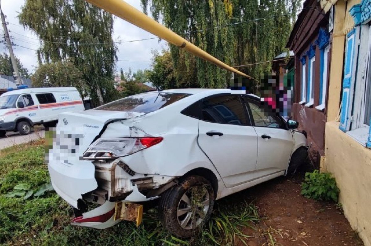 Водитель Hyundai в Уфе не справился с управлением и врезался в жилой дом |  АиФ Уфа