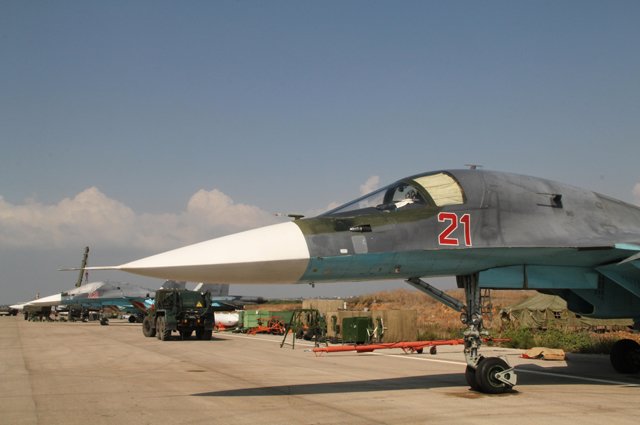 Российские самолеты Су-34 на базе «Хмеймим» в Сирии.