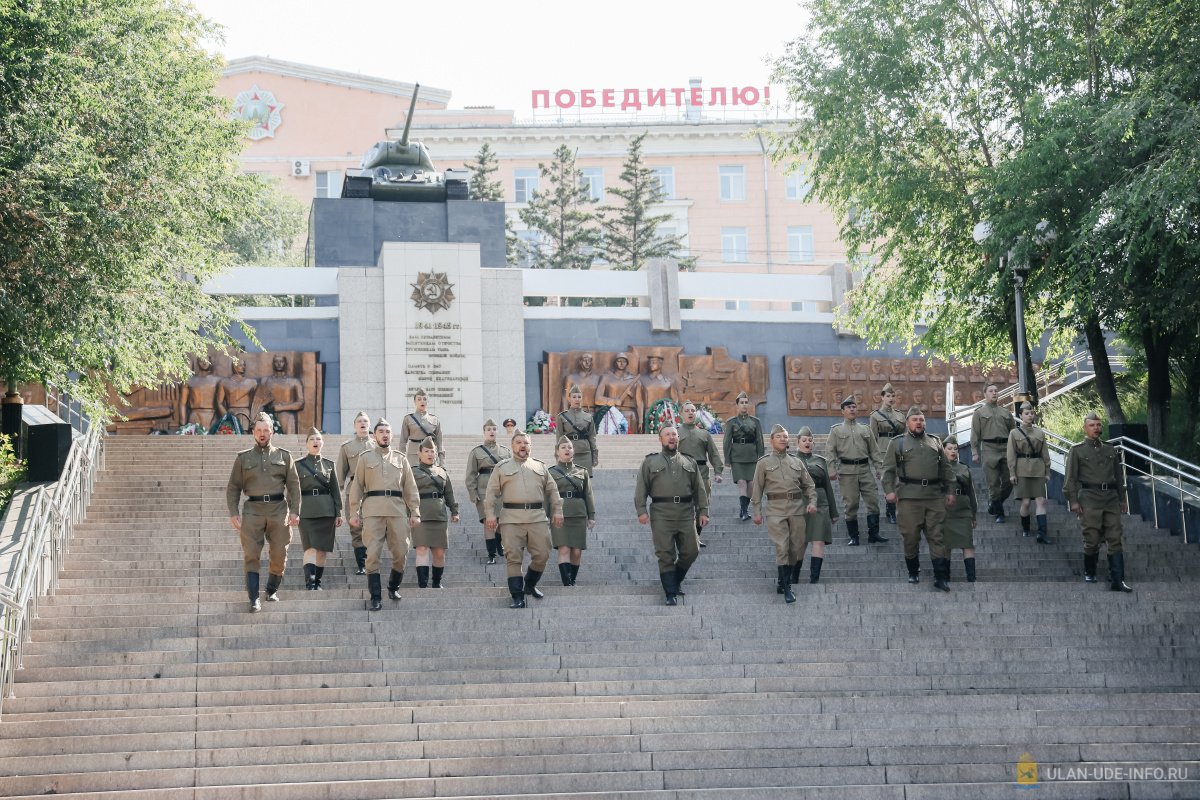 Улан удэ город доблести. Улан-Удэ город трудовой доблести. Улан Удэ присвоено звание город трудовой доблести. Улан-Удэ город трудовой доблести фото.