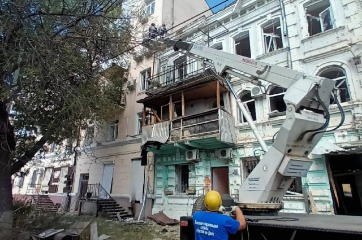 В Ростове последствия падения БПЛА устраняют спасатели