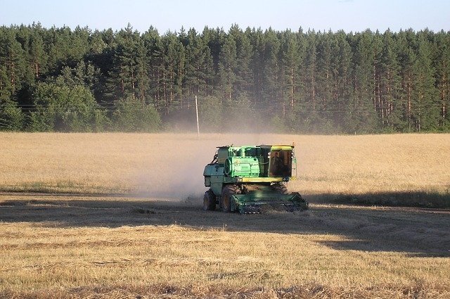Часть техники оренбургских аграриев простаивает из-за роста цен на дизельное топливо.