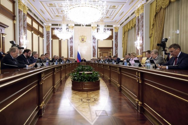 Председатель правительства РФ Михаил Мишустин на совещании с членами кабинета министров РФ.